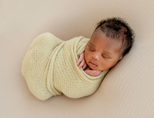 Baby Swaddling Do's & Don'ts