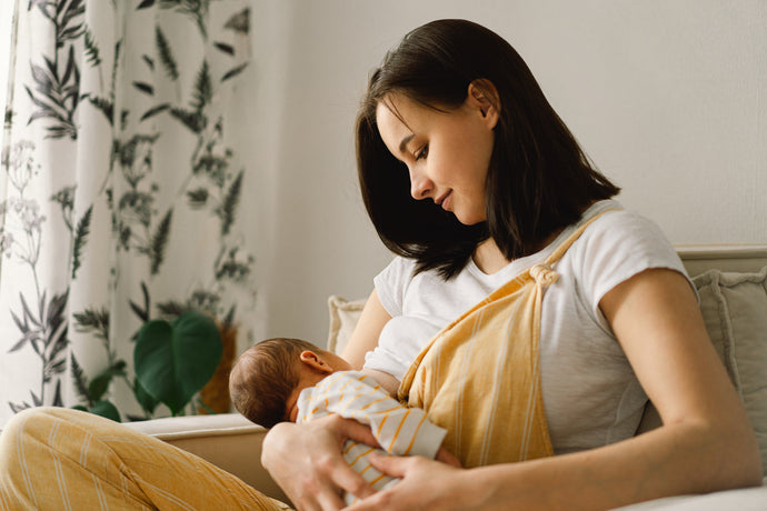 Breastfeeding, Pumping & Bottle Feeding: Beginner's Guide To Transitioning & Combining It All